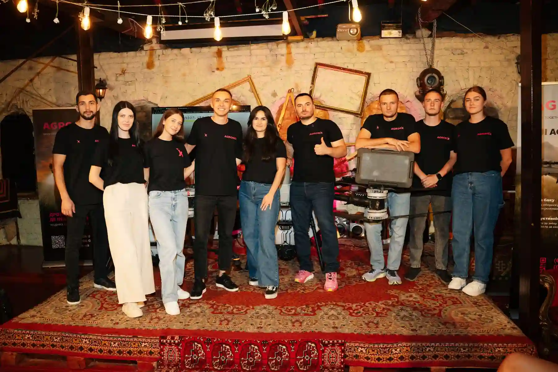 Команда AGRONIX під час роботи в полі